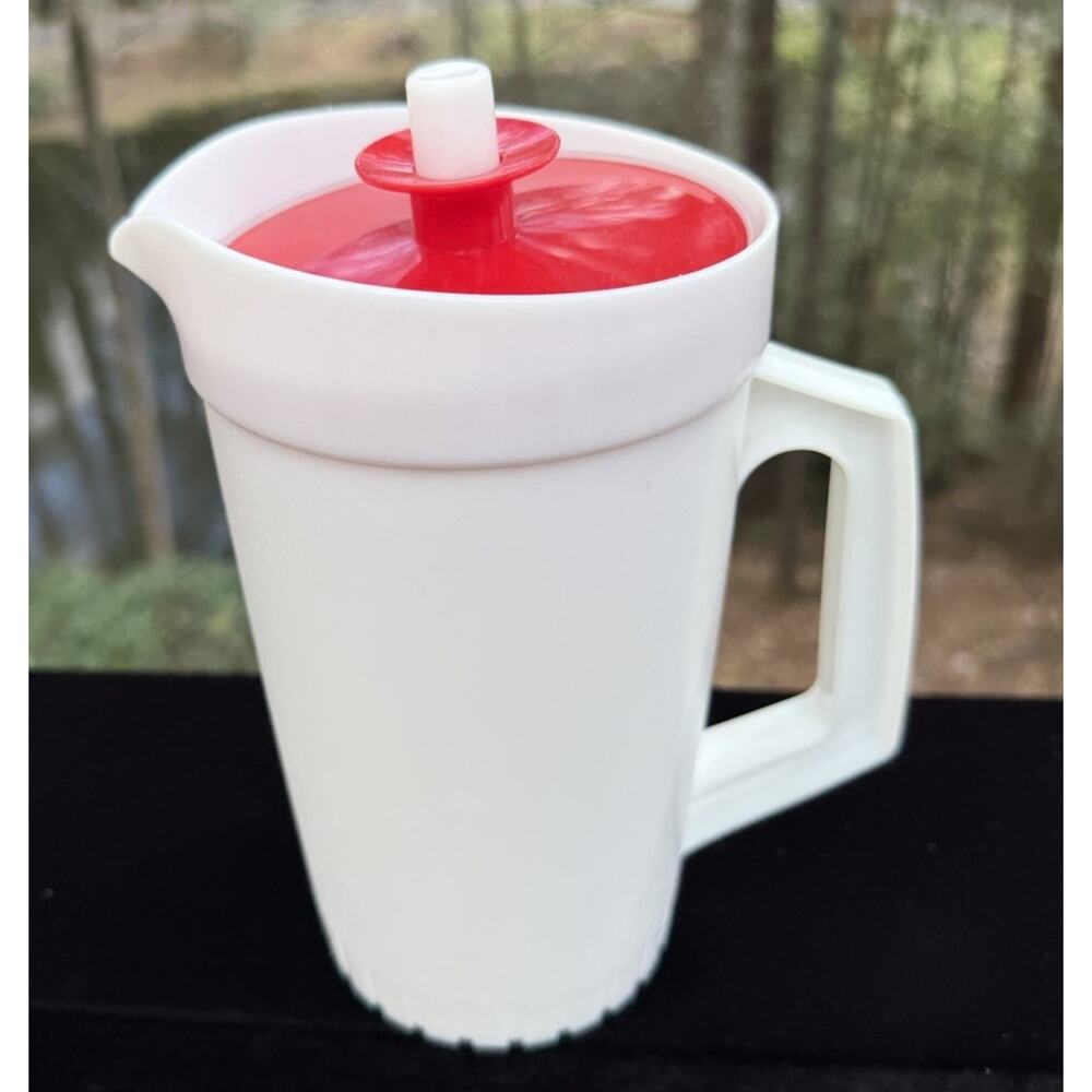 Vintage Tupperware 1 Qt Pitcher #874 White Red Push Button Lid Seal Mint!